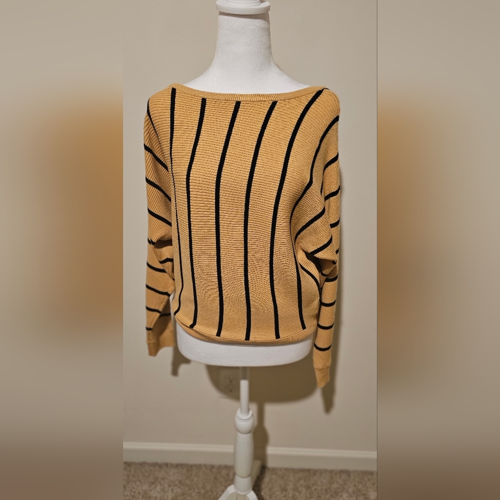 Women yellow and black sweater. Size (S).
